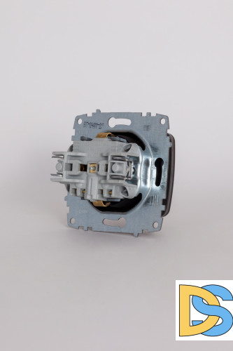 Розетка с крышкой и заземлением ELBI Jazz 607-014800-218