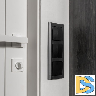 Рамка на 3 поста (черный) W0031808