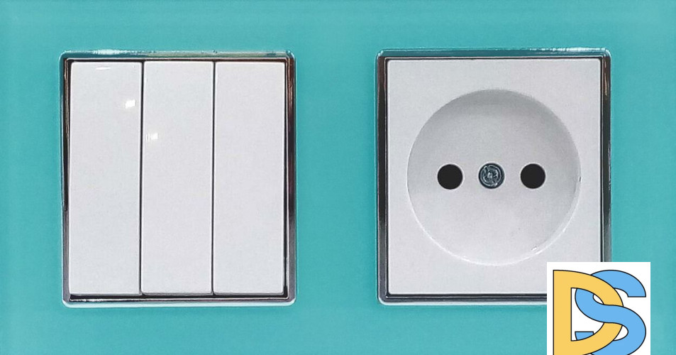 Блок с рамкой из закаленного стекла Выключатель 3-клавишный + Розетка без заземления Vesta-Electric Exclusive Blue