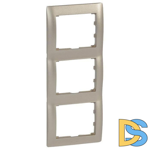 Рамка 3-постовая Legrand Galea Life титан 771407
