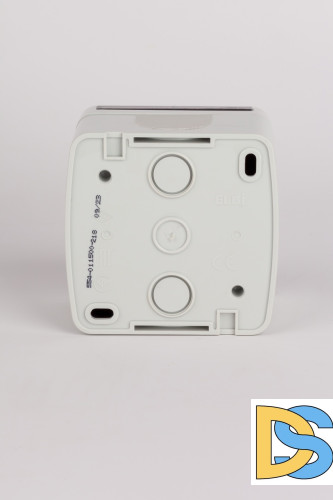 Розетка с крышкой и заземлением ELBI Eva 554-011500-218