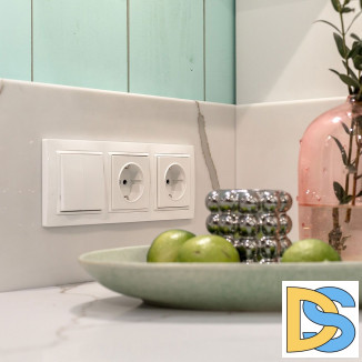 Розетка с заземлением, безвинтовой зажим (белая) W1171301