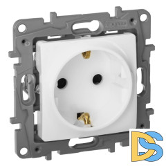 Розетка 2К+З Legrand Etika 16A 250V с/з со шторками винтовой зажим немецкий стандарт белый 672222