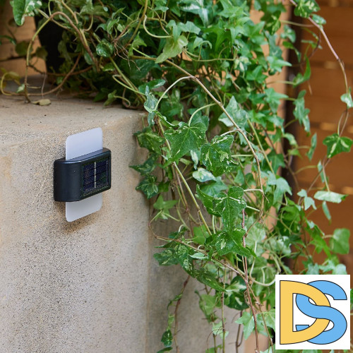 Светильник настенный на солнечной батарее Uniel USL-F-159/PM090 QUATRO UL-00011589