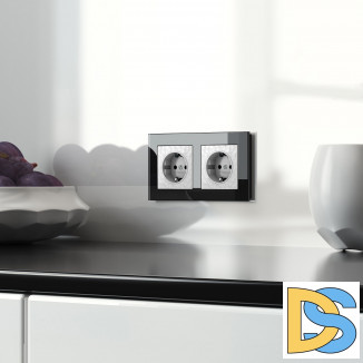 Розетка с заземлением и шторками (белый) W1271101