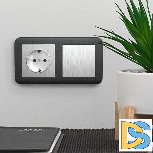 Розетка с заземлением и шторками Werkel (cеребряный рифленый) W1171109