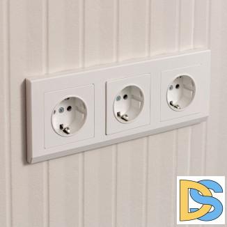 Рамка на 3 поста (белый) W0031801